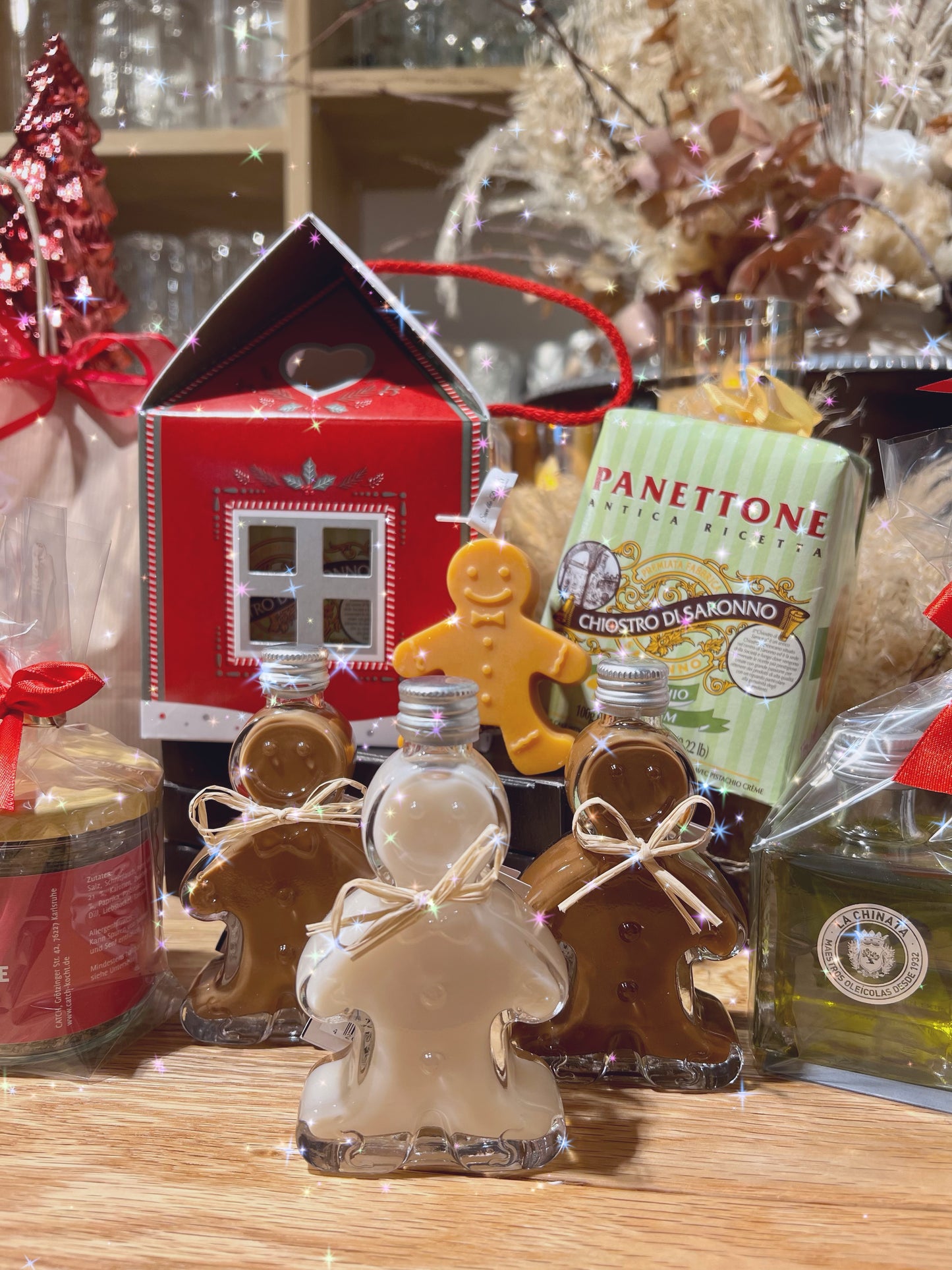 Weihnachtsbox: rotes Haus mit Schnee